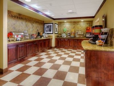 Hampton & Hotel Altus